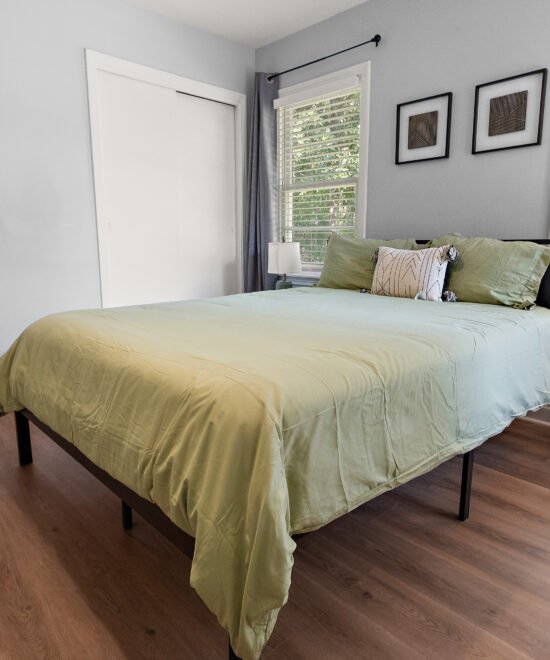 Eastover Dr furnished room