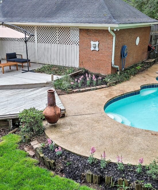 In-ground swimming pool at 6213 Northlake Circle